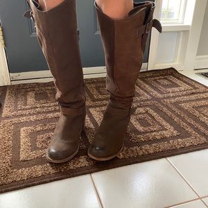 Steve Madden brown suede boots